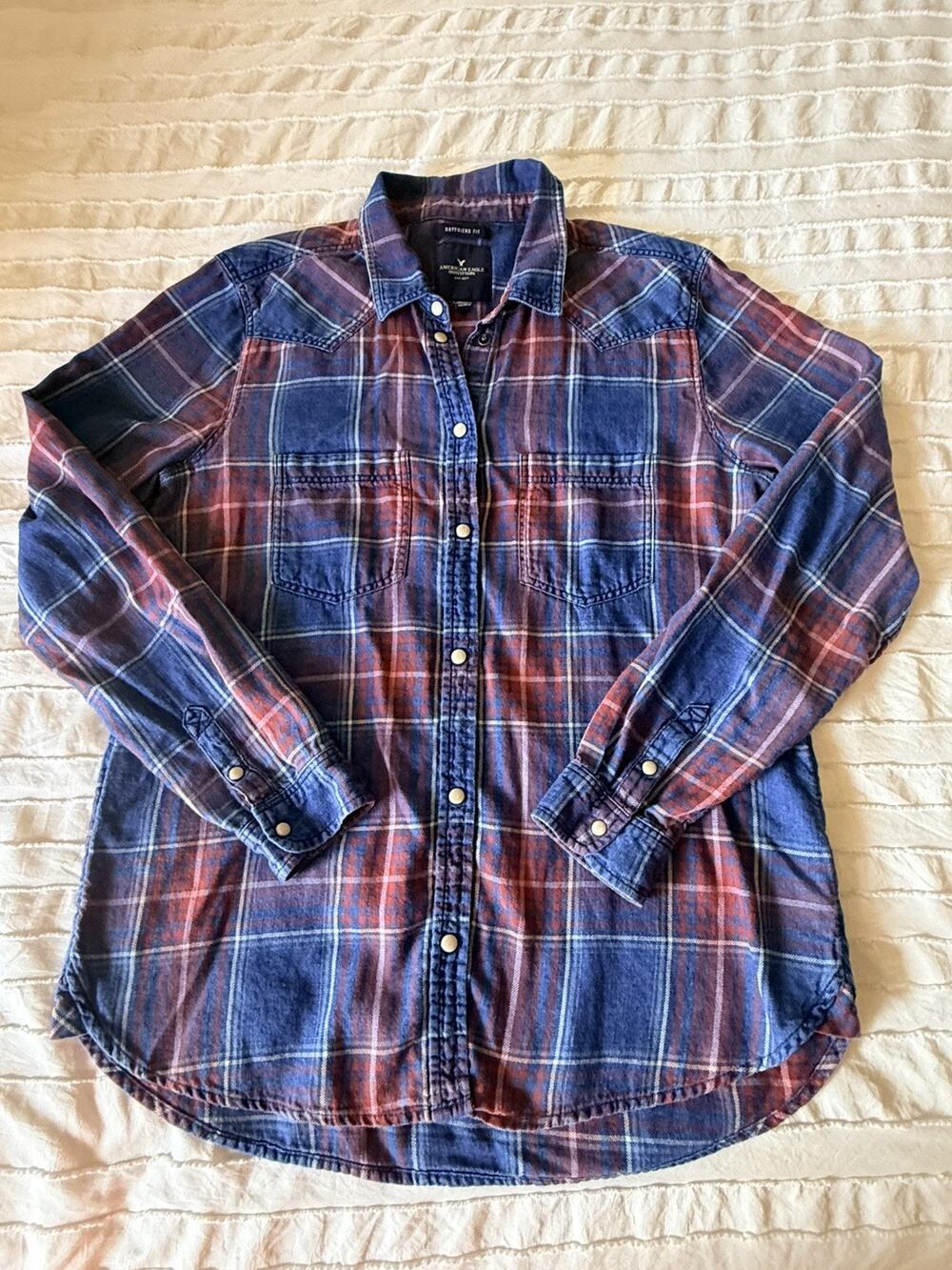 American Eagle Women’s Boyfriend Fit Pearl Snap Flannel Shirt Size M